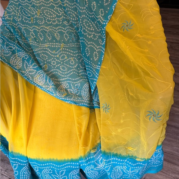 Badhani sari with matching blouse size L - Picture 8 of 11